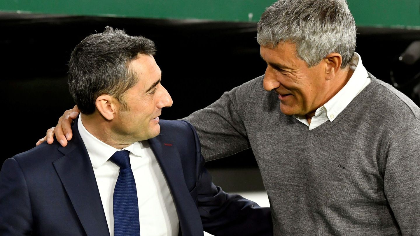 Ernesto Valverde junto a su sucesor, Quique Setién, en un partido. (EFE)