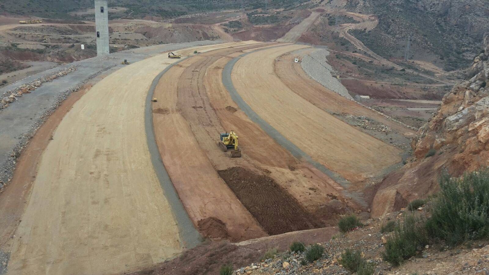 Foto: Trabajos de construcción del embalse de Mularroya. (CHEbro)