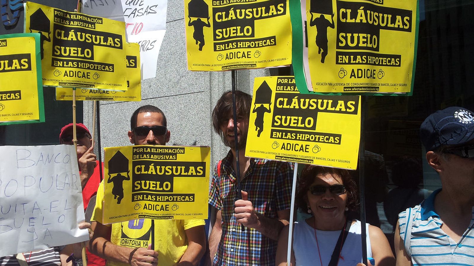 Foto: Protesta contra las cláusulas suelo de las hipotecas. (EFE)