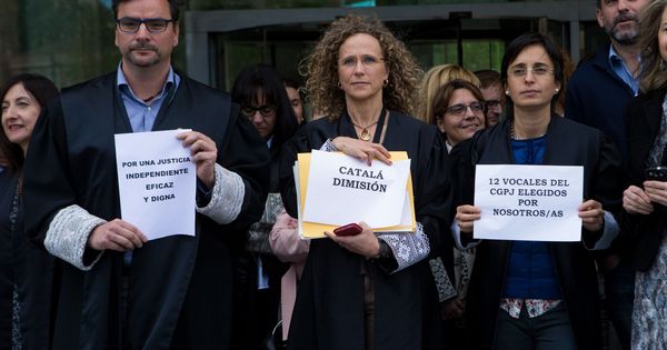 Foto: Jueces y fiscales paran una hora en la Ciutat de la Justicia de L'Hospitalet de Llobregat. (EFE)