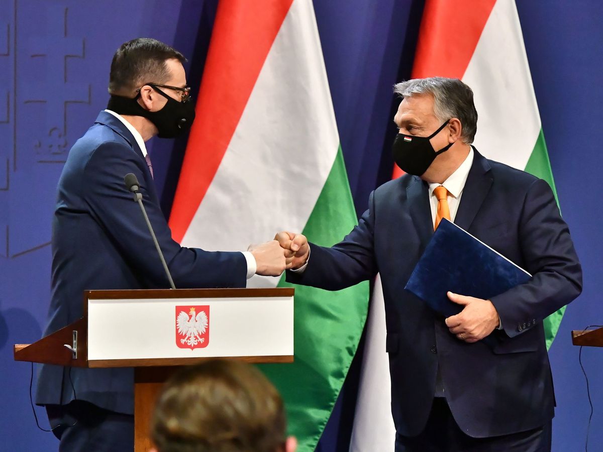 Foto: Los primeros ministros de Hungría, Viktor Orban (d) y de Polonia, Mateusz Morawiecki (i). (EFE)