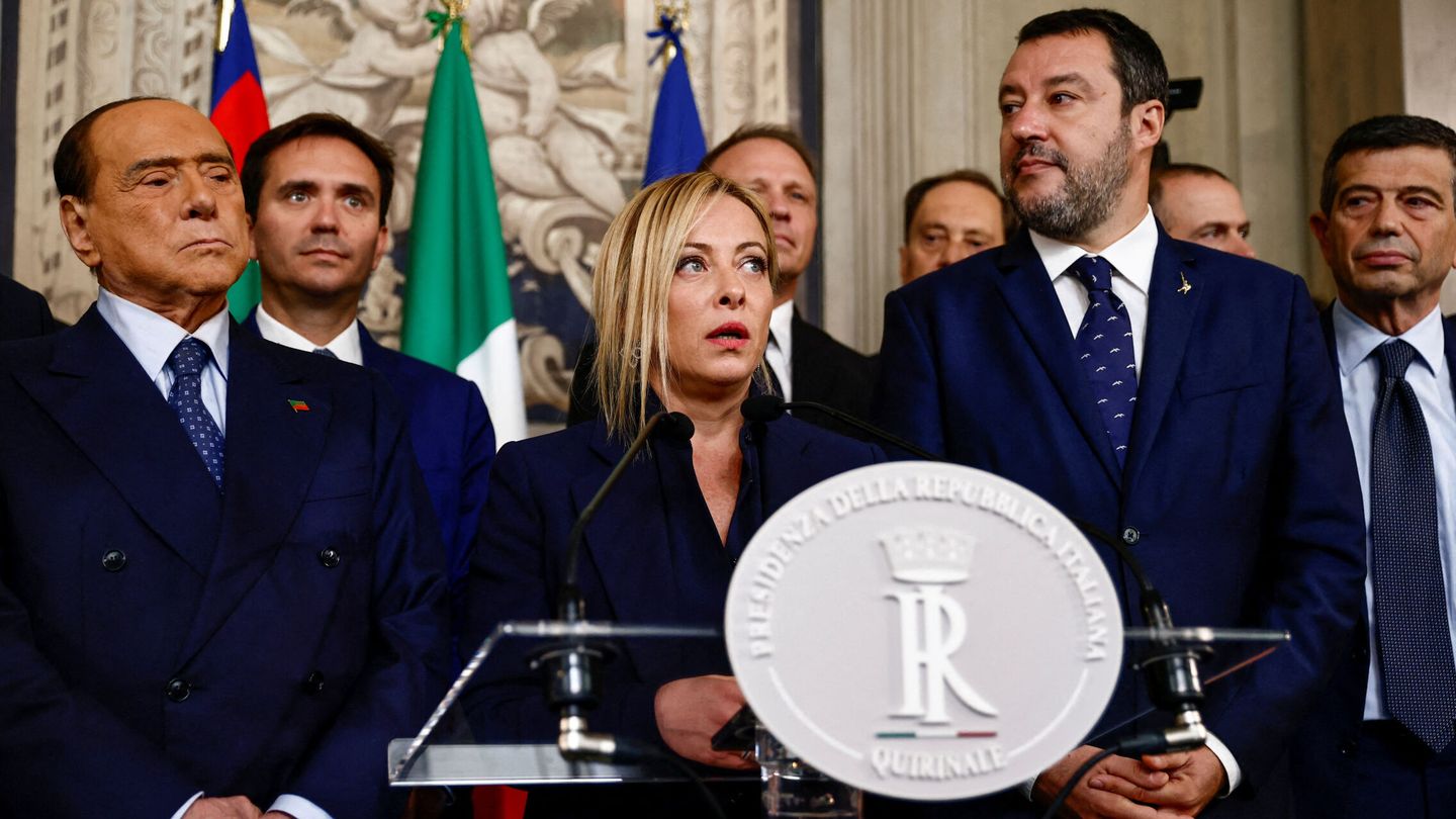 Silvio Berlusconi, Giorgia Meloni y Matteo Salvini en octubre de 2021. (Reuters/Yara Nardi)