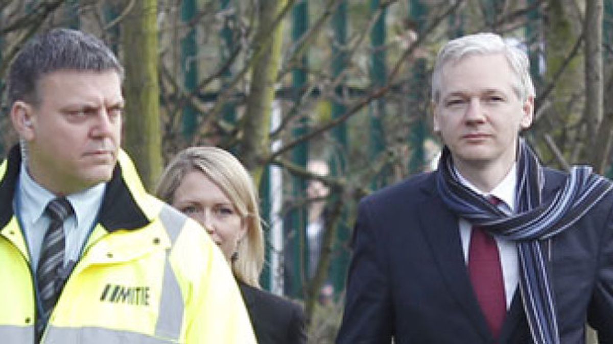 Un juez británico aprueba la extradición a Suecia de Julian Assange