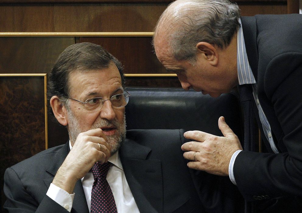 Foto: Mariano Rajoy y Jorge Fernández Díaz, en un lance del Congreso (Efe).
