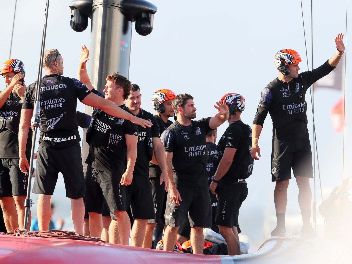La tripulación del Team New Zealand, tras vencer al Luna Rossa en la 36 edición. (Reuters)