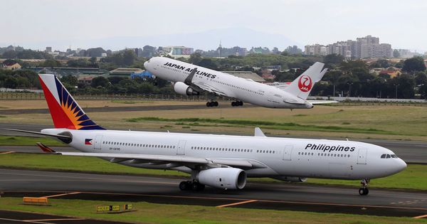 Foto: Un avión de Japan Airlines, en el momento de despegar (Reuters/Romeo Ranoco)