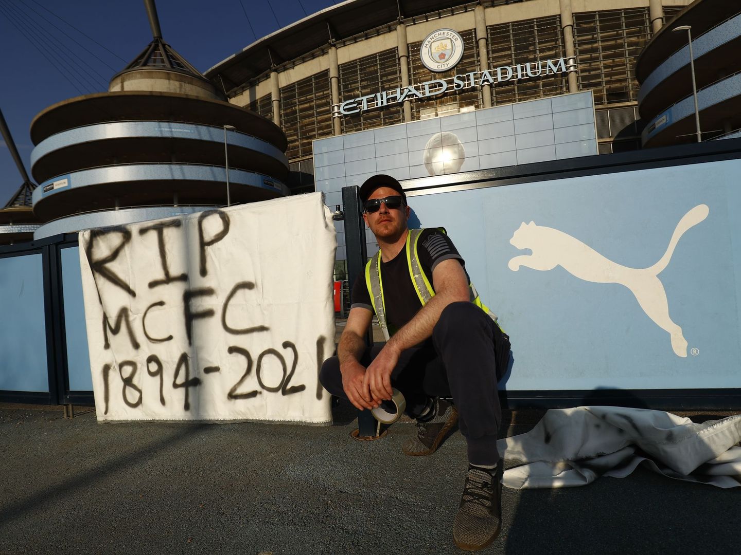 Un hincha del Manchester City, en el Etihad Stadium. (Reuters)