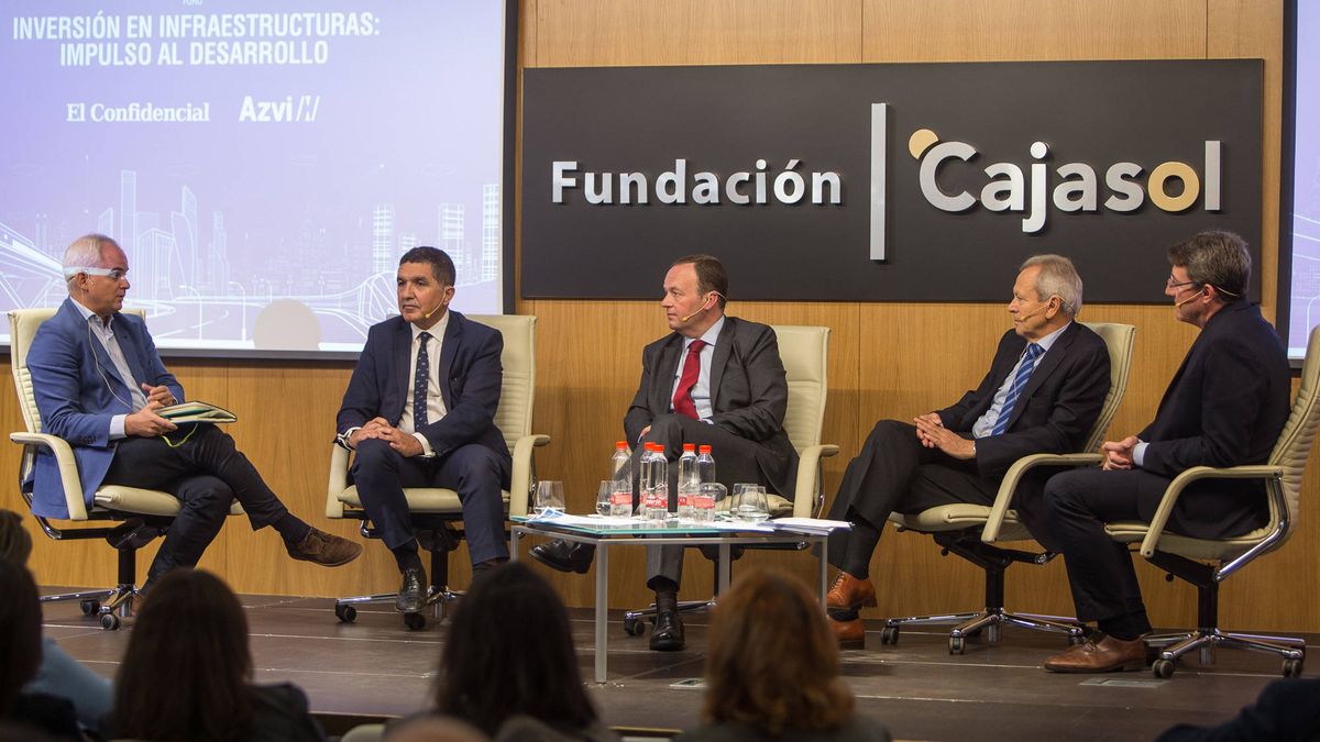 Andalucía pide a la empresa asumir más riesgo en la colaboración público privada