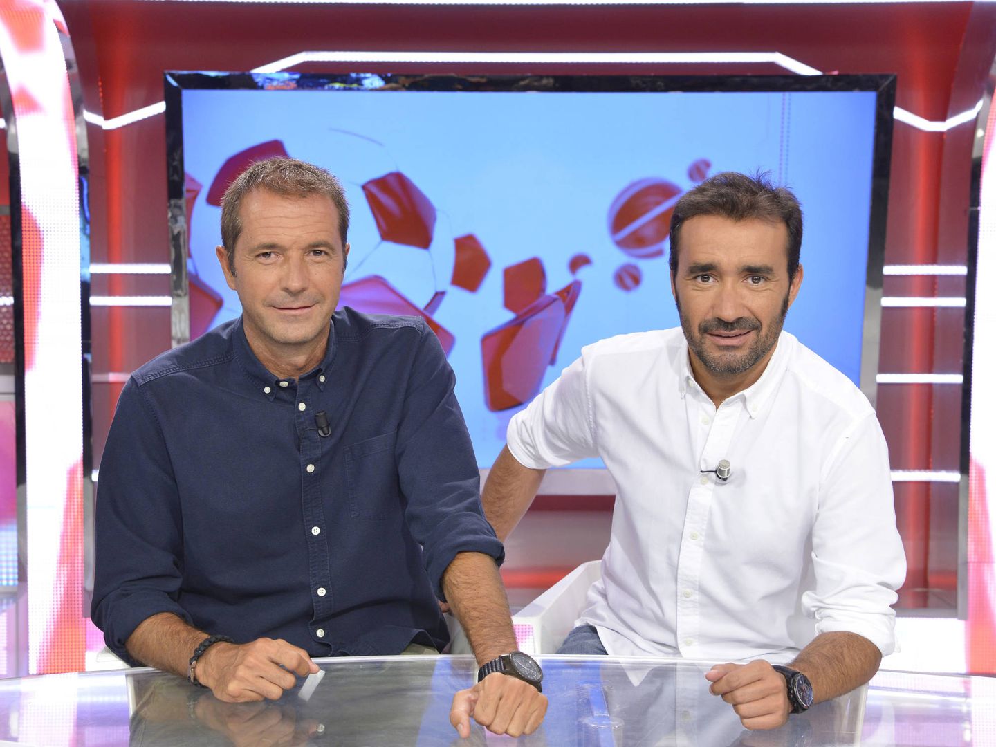 Manu Carreño y Juanma Castaño, pareja de 'Noticias Cuatro Deportes'. (Mediaset)