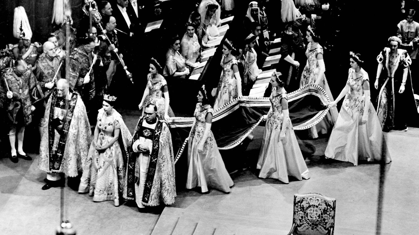 La reina Isabel, el día de su coronación en 1953. (Cordon Press)