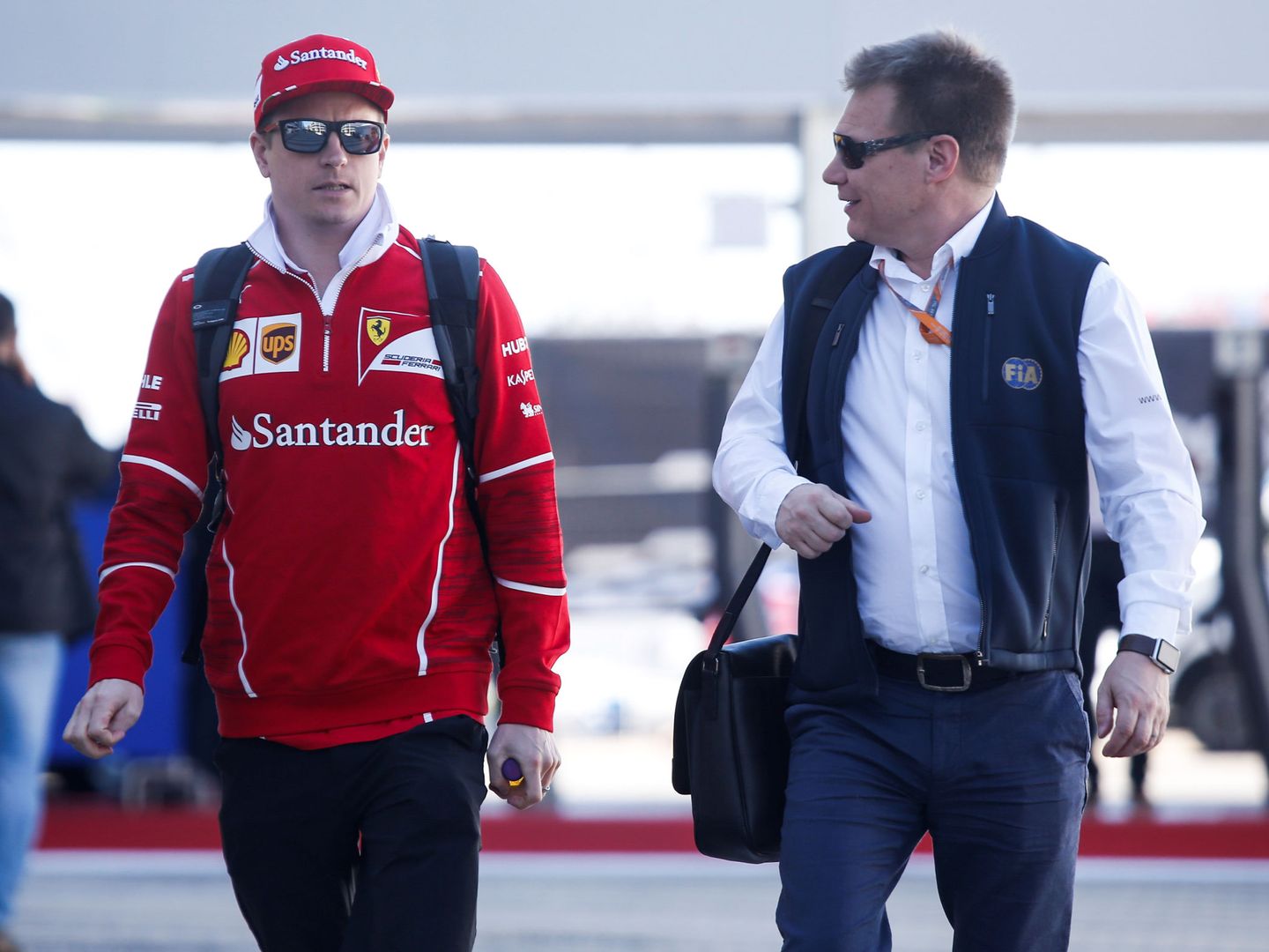 Mika Salo (derecha) fue uno de los comisarios encargados de tomar la decisión sobre Verstappen el pasado domingo. (Reuters)