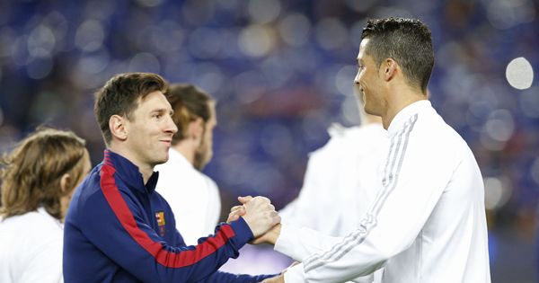 Foto: En la imagen, Messi y Cristiano antes de disputar un Clásico. (Reuters)