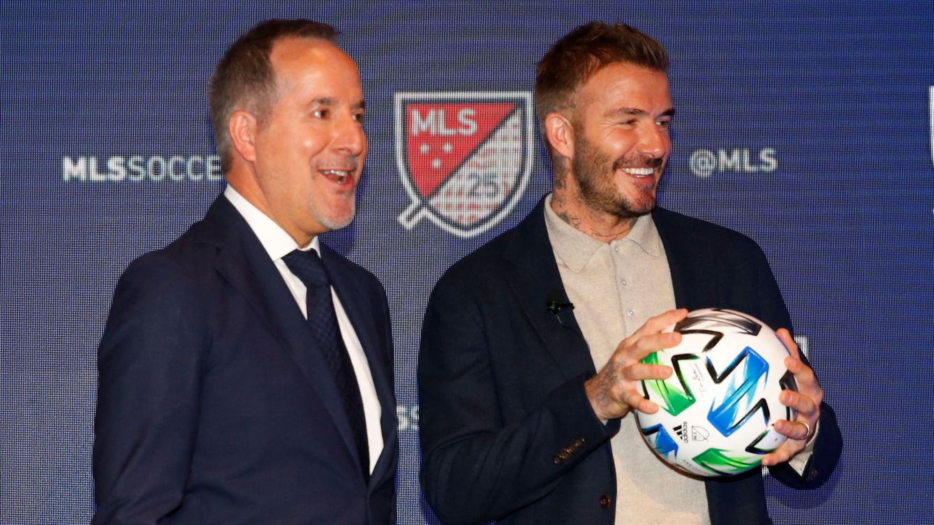 Foto: Jorge Mas y David Beckham durante una rueda de prensa del Inter de Miami. (Reuters/Noah Murray)