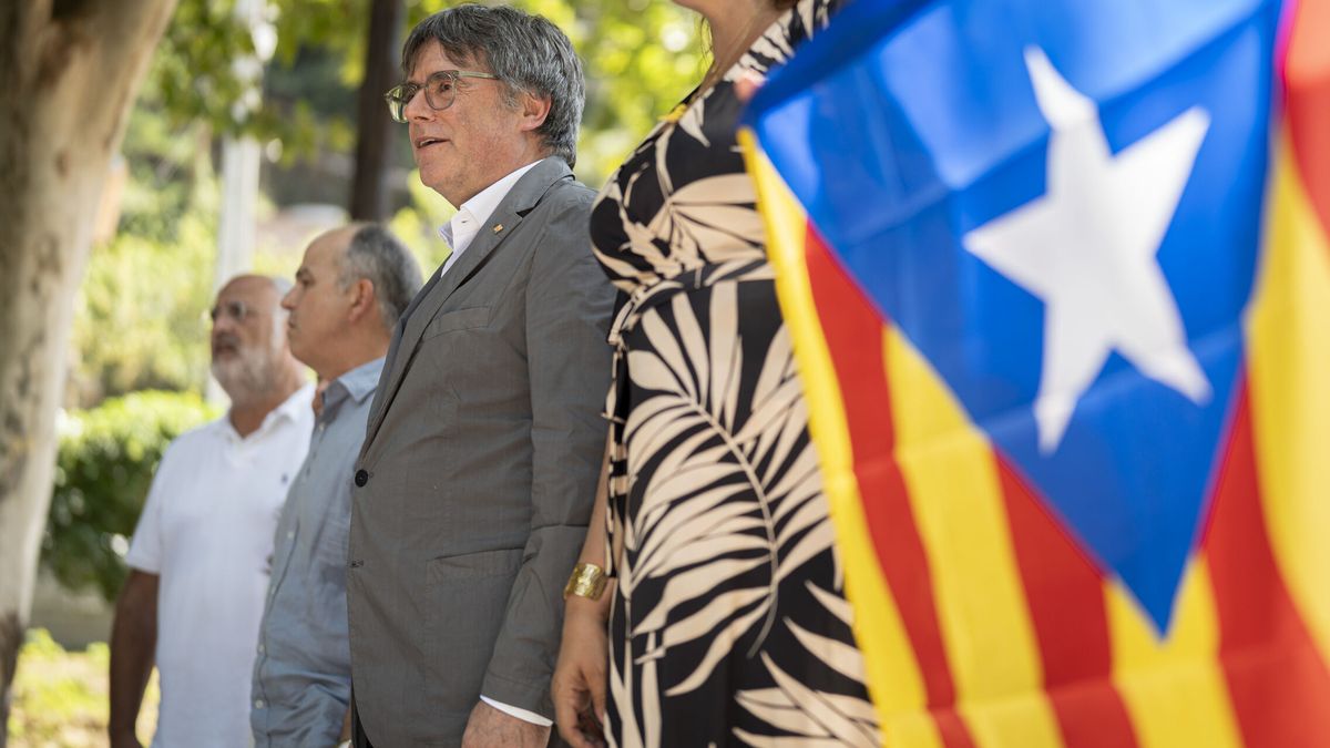 Puigdemont insiste en su vuelta a España y carga contra la investidura del "españolista" Illa
