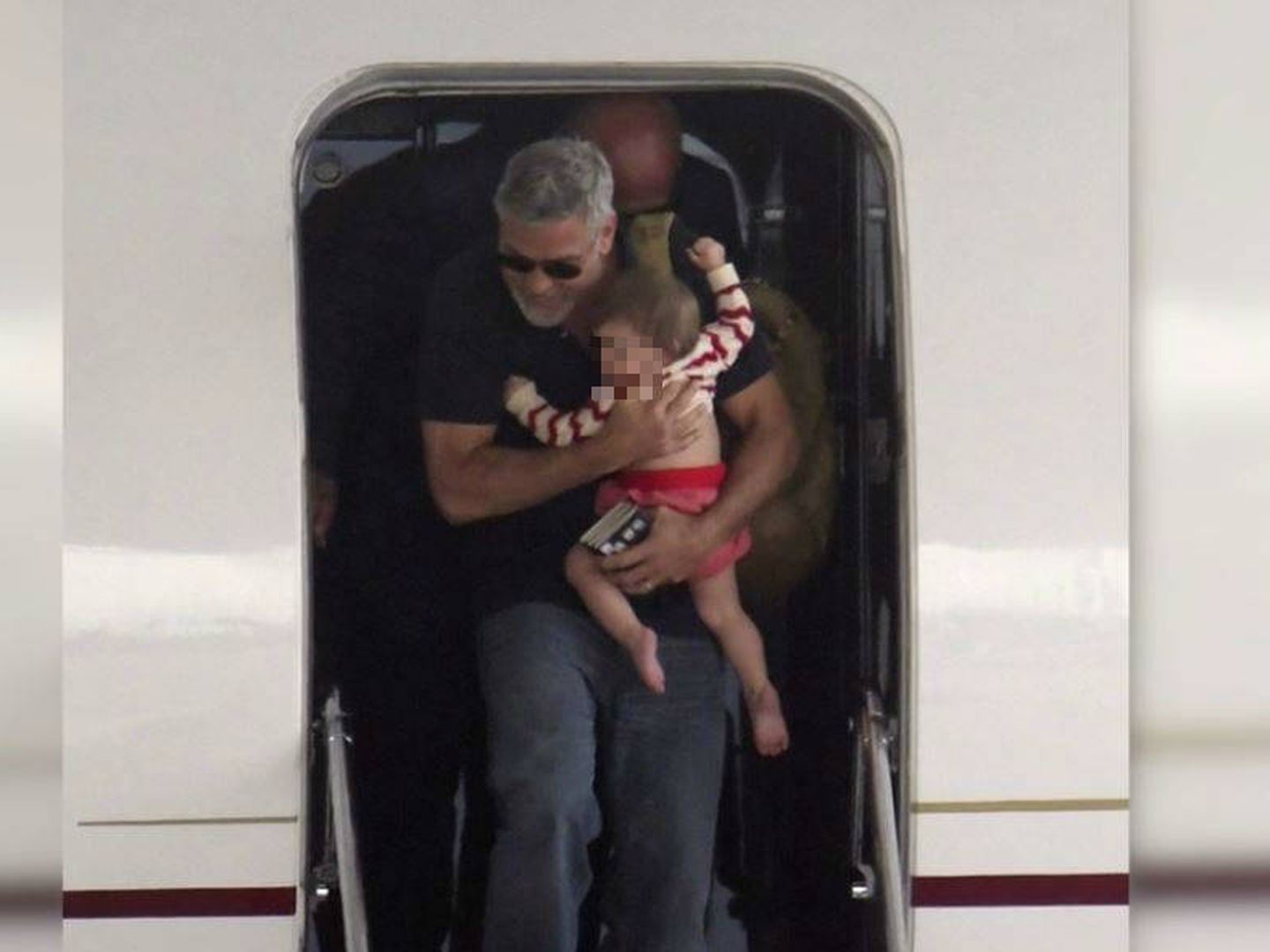 George Clooney, con uno de sus hijos. (Bunte)