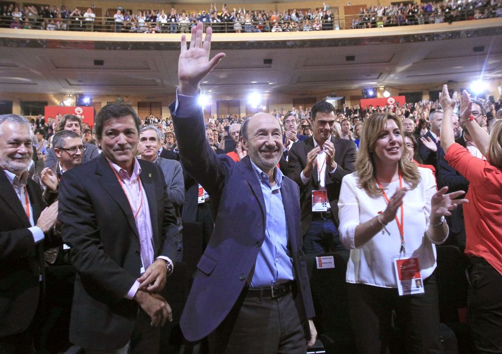 Foto: El secretario general del PSOE, Alfredo Pérez Rubalcaba (c), José Antonio Griñán (i), Javier Fernández (2i) y Susana Díaz,
