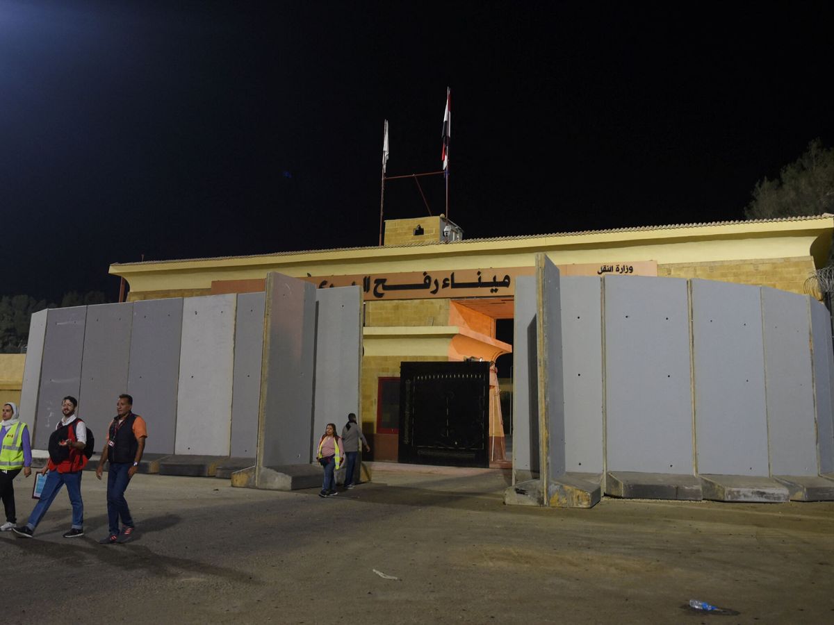 Foto: Vista general del paso fronterizo de Rafah desde el lado egipcio. (Reuters / Hadeer Mahmoud)