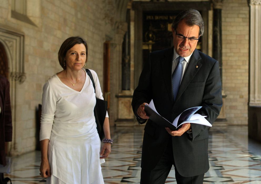Foto: Carme Forcadell, presidenta de la Asamblea Nacional Catalana (ANC), junto a Artur Mas. (Efe)