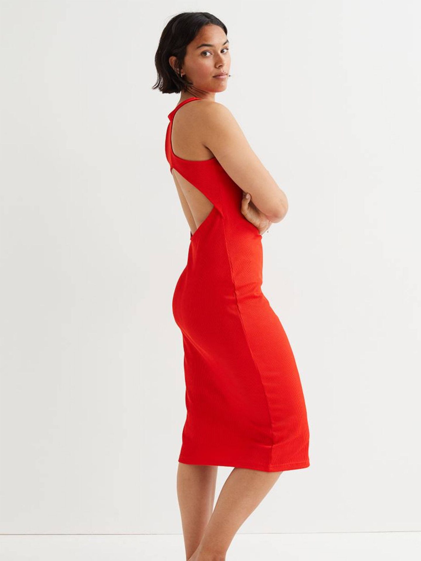 Un vestido rojo similar al de Isabel Díaz Ayuso. (HyM/Cortesía)