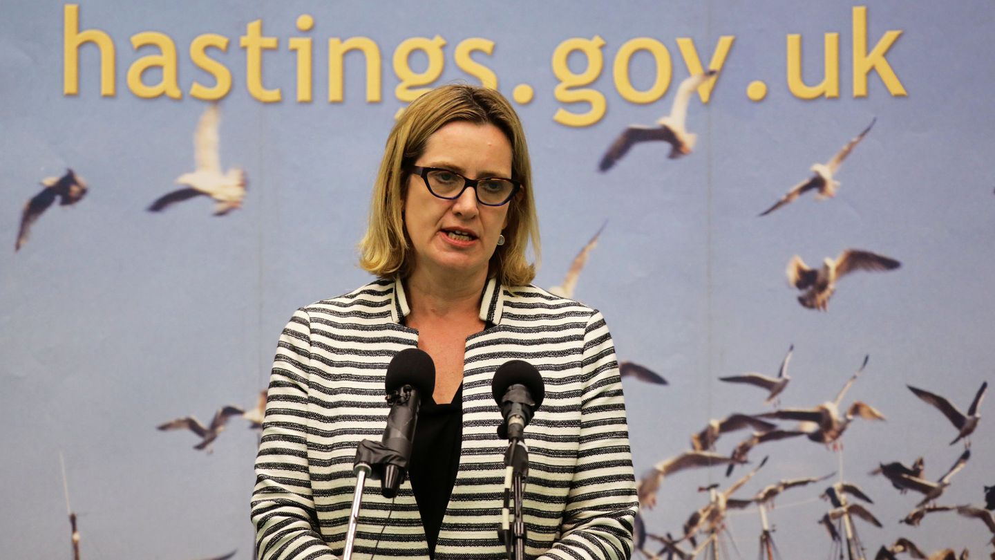 Amber Rudd habla a la prensa en Hastings tras las elecciones del 9 de junio de 2017. (Reuters)