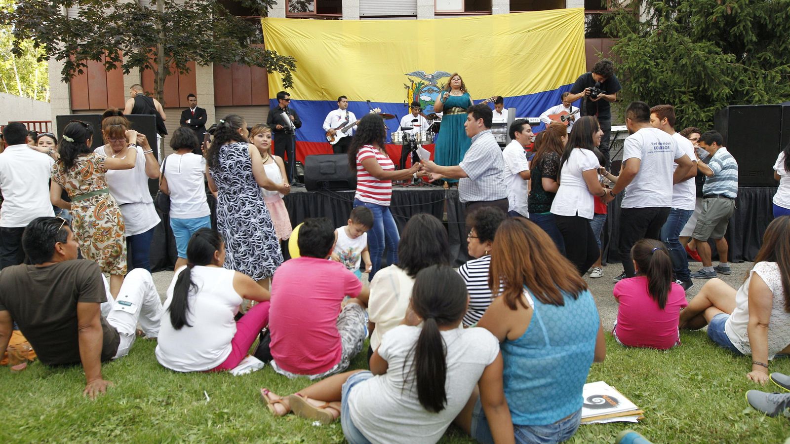 Foto: Ecuatorianos en España celebrando su fiesta nacional (EFE).