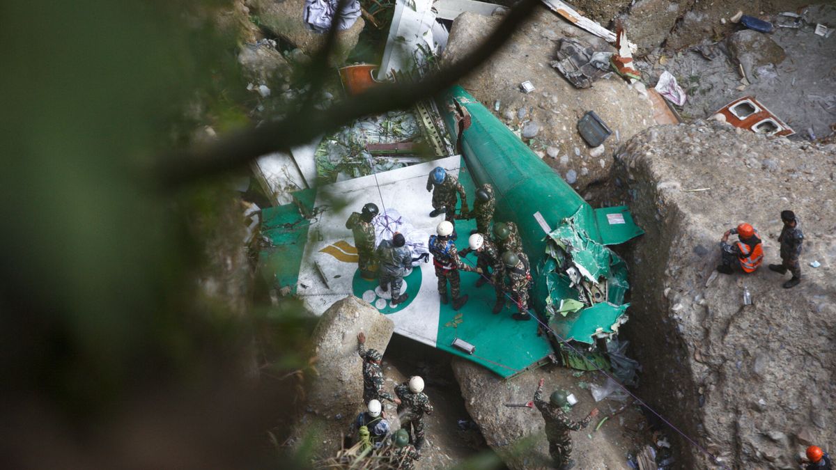 El marido de la copiloto del avión de Nepal murió en otro accidente aéreo en 2006