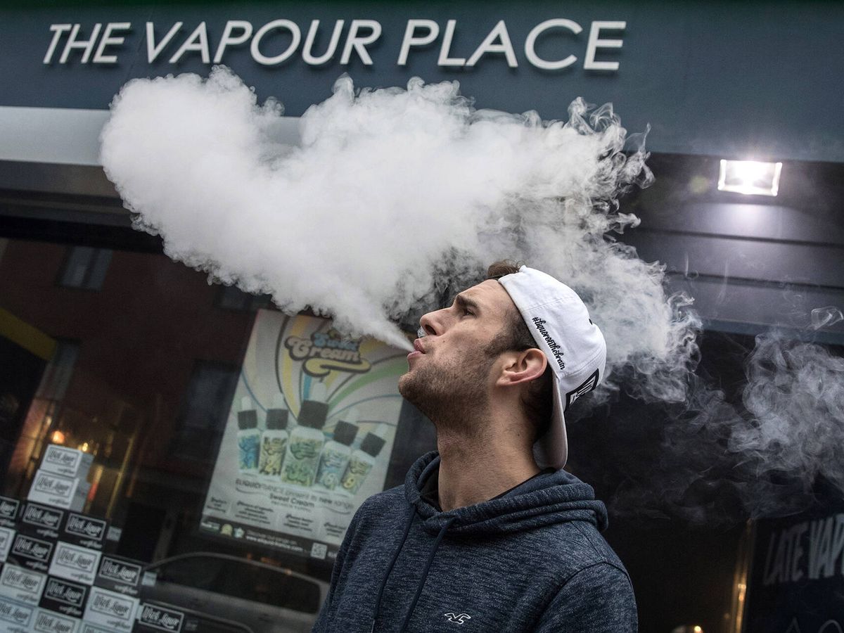 Foto: Sanidad trabaja en poner coto a los cigarrillos electrónicos. (Getty/Matt Cardy)