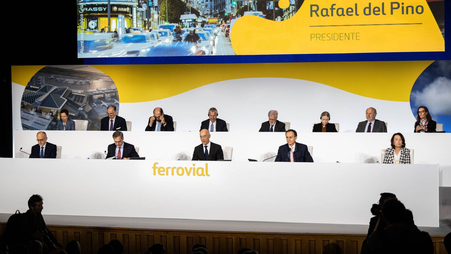 Junta de accionistas de Ferrovial con el presidente, Rafael del Pino, y el resto del consejo de administración de la empresa. (Jon Imanol Reino)