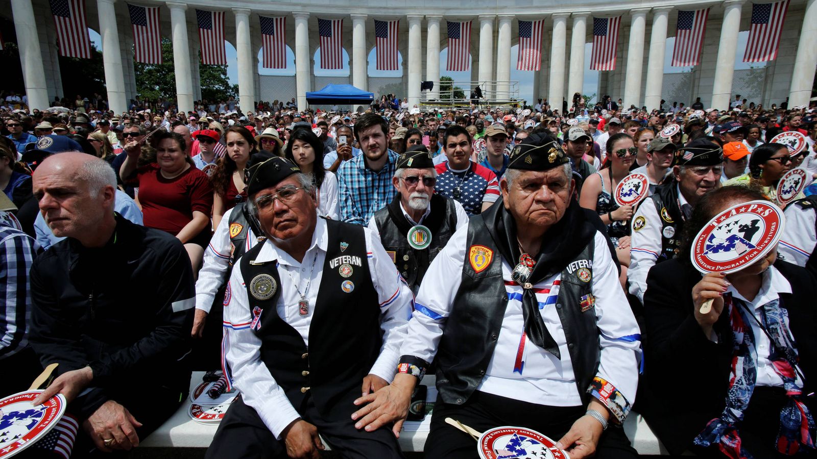 Foto: Veteranos de Vietnam escuchan al presidente Barack Obama en el Memorial Day, en el cementerio de Arlington, en Washington (Reuters). 