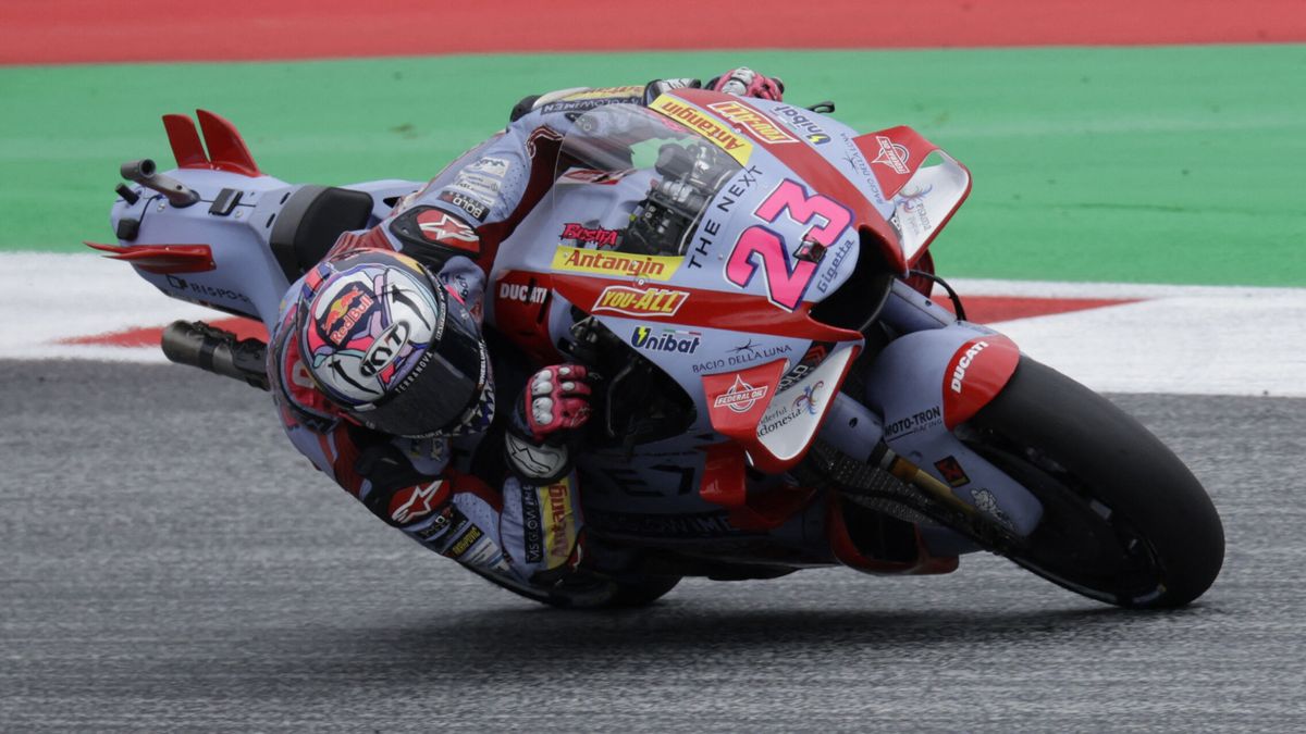 Bastianini escenifica el dominio de las Ducati y saborea su primera pole en MotoGP