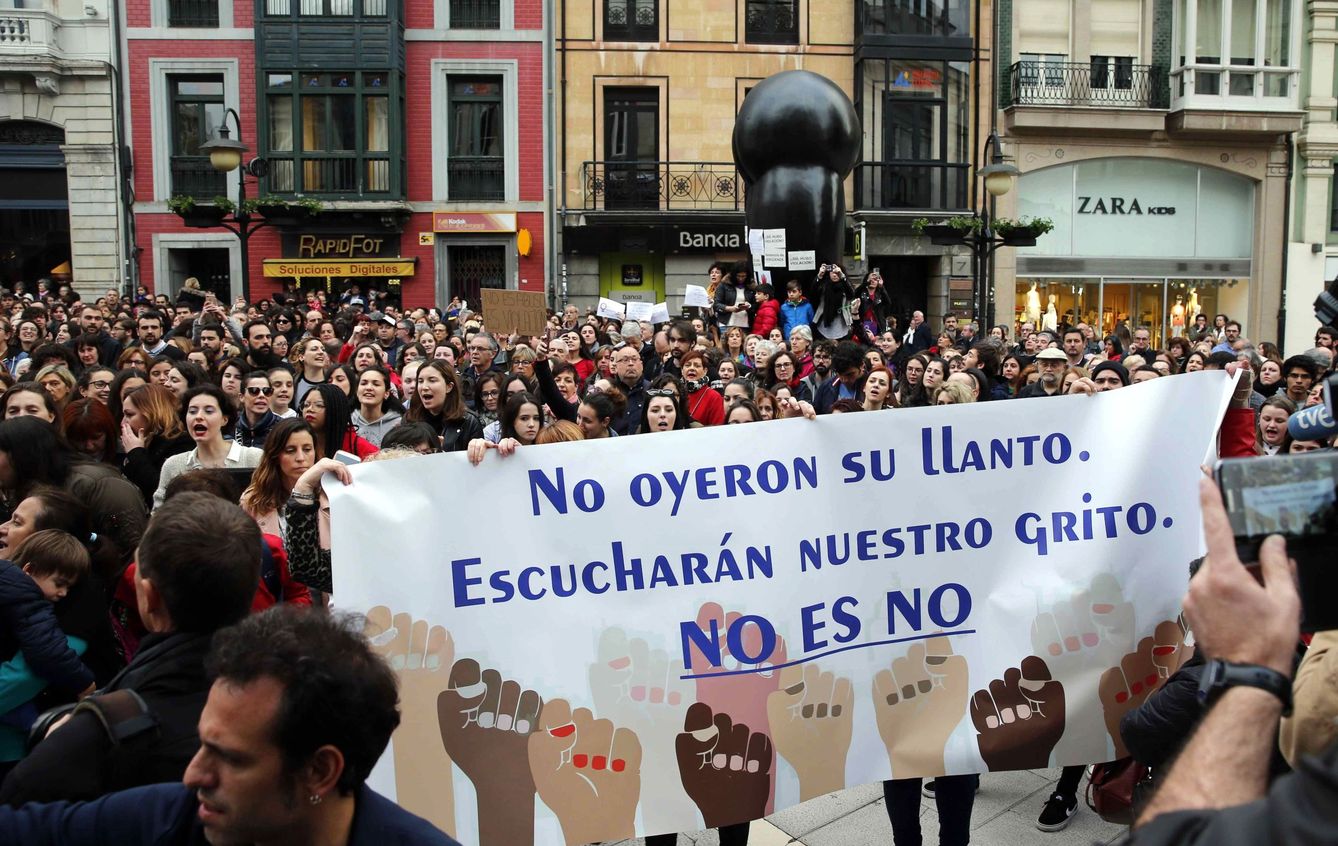 Manifestación en la calles de varias ciudades de España en protesta por la sentencia de La Manada. (EFE)