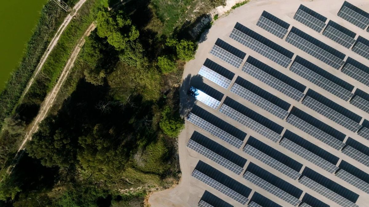 Ford instala en Valencia placas solares equivalentes a la energía de 1.400 hogares