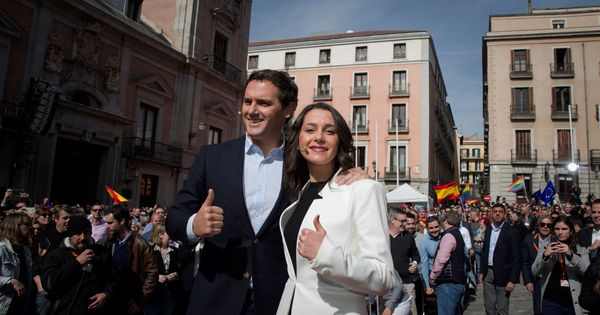 Foto: La líder de Ciudadanos en Cataluña, Inés Arrimadas, junto al presidente de Ciudadanos, Albert Rivera. (EFE)
