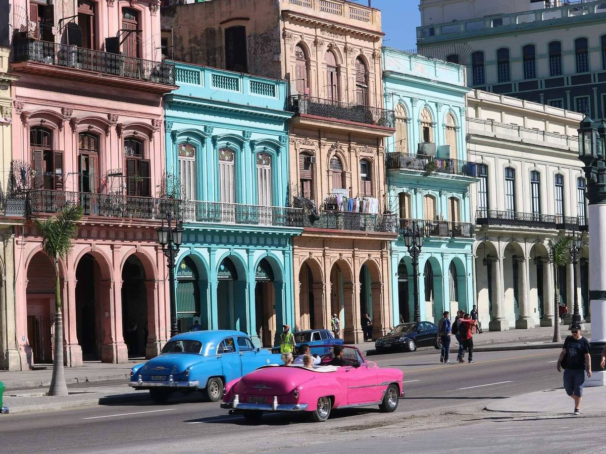 Foto: En las ciudades cubanas son frecuentes los coches norteamericanos de los 50.
