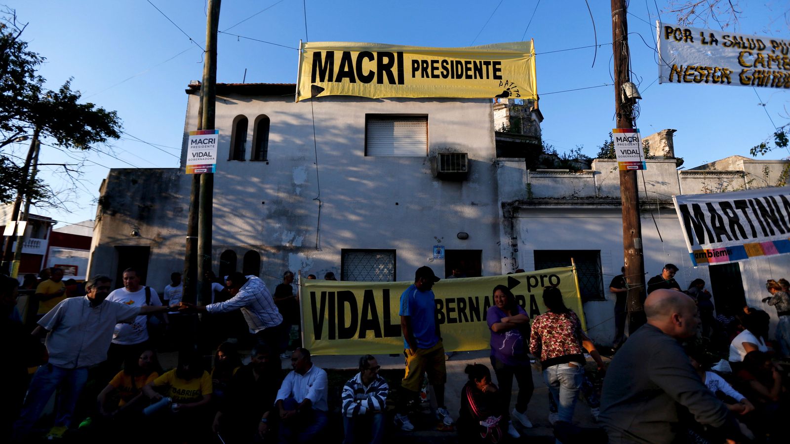 Foto: Argentinos acuden a un acto de campaña de Mauricio Macri en Lanús, en las afueras de Buenos Aires, el 21 de octubre de 2015 (Reuters).