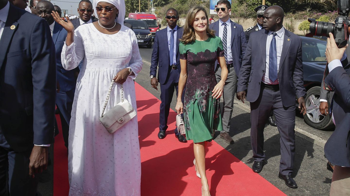 Letizia con la primera dama de Senegal. (EFE)