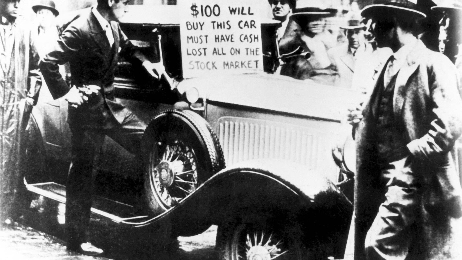 Foto: Fotografía de 1929 en la que se observa cómo el dueño de este automóvil lo ofrece por dinero en efectivo, ya que había perdido todo su capital en la bolsa de valores de Nueva York 