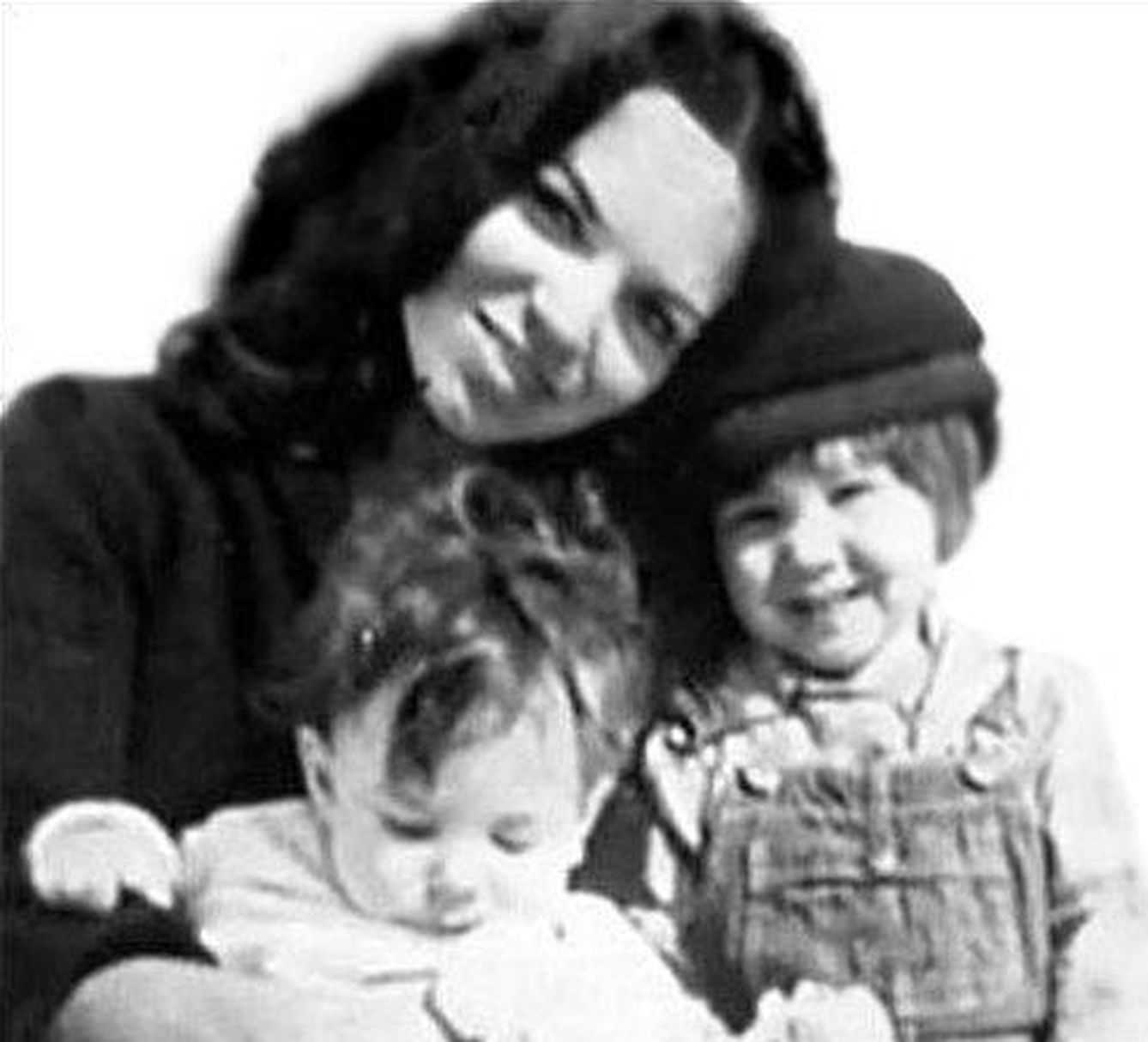 Suzanne Elrod con sus hijos Adam y Lorca 