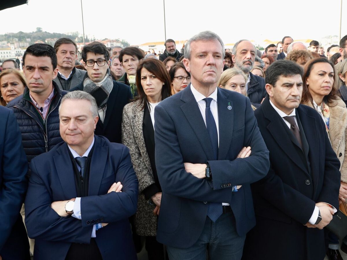 Foto: Los candidatos a la Xunta en el homenaje del Vila de Pitanxo. (EP/Beatriz Ciscar) 