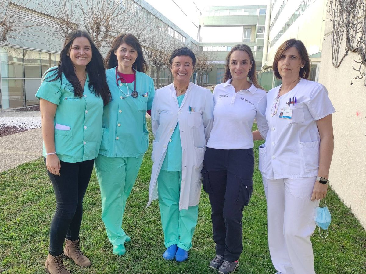 Foto: El equipo de la HAD del Hospital Universitario de Fuenlabrada. (Foto cedida a El Confidencial)
