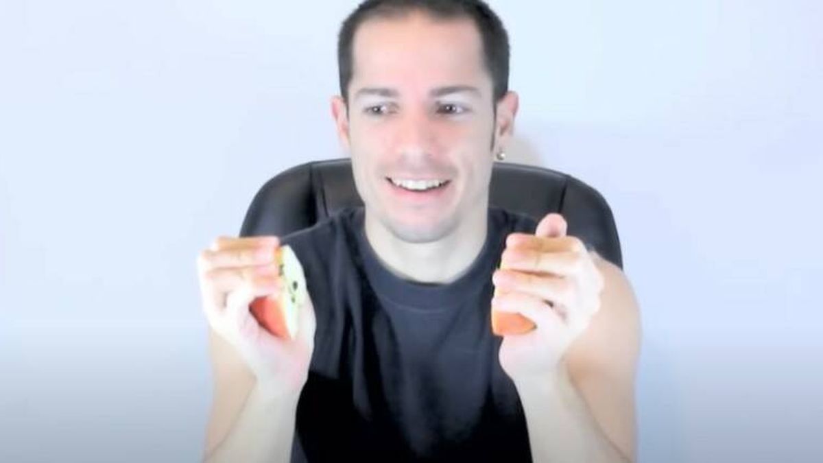 Cómo partir una manzana por la mitad solo con las manos y sin la ayuda de un cuchillo: sí, se puede