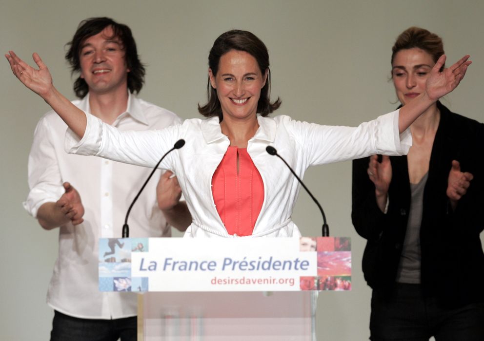 Foto: Segolène Royal, en un discurso en Montpellier junto a la actriz Julie Gayet (Reuters)