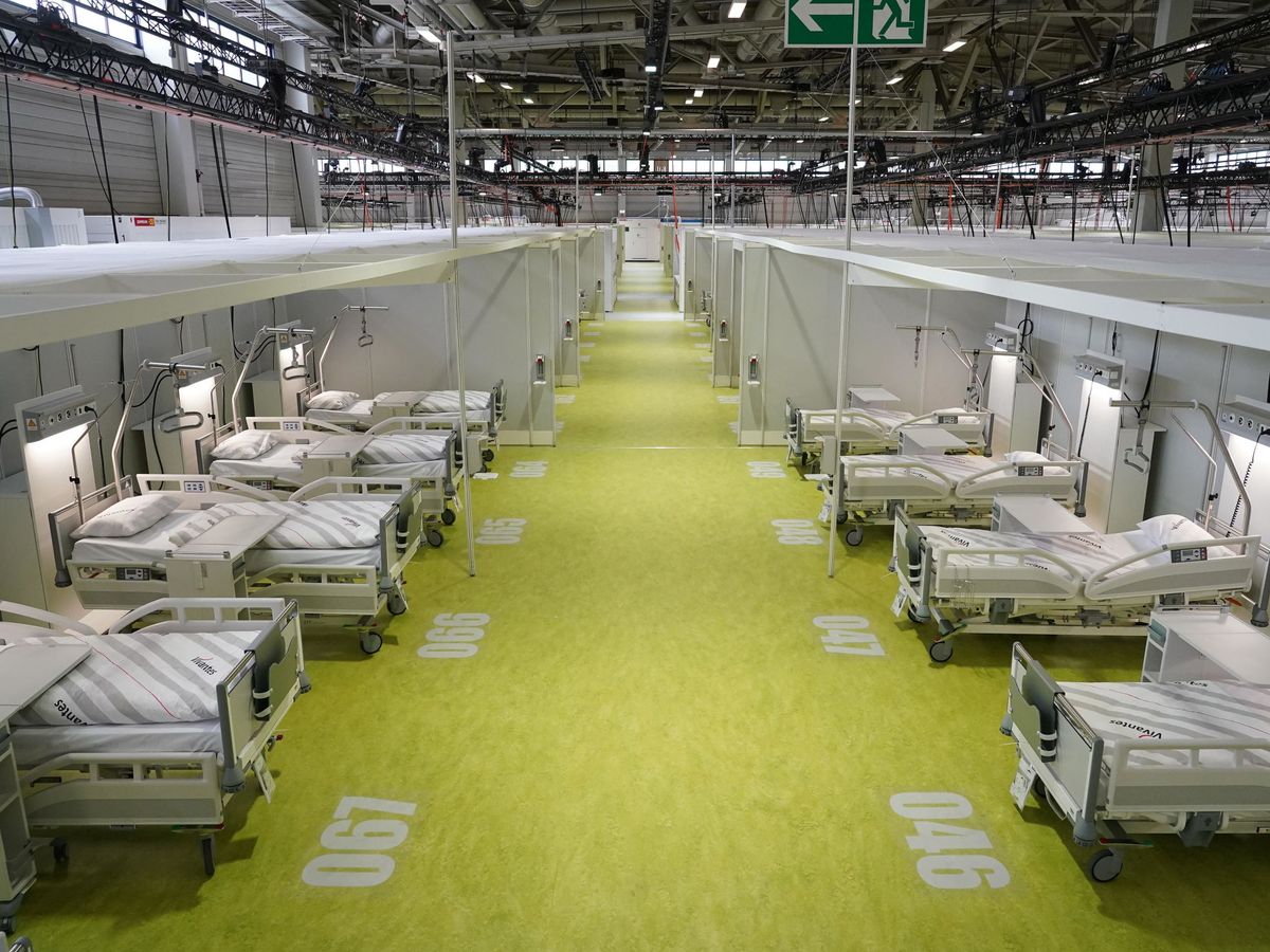 Foto: Un hospital temporal de Berlín, casi vacío por la estabilización de la pandemia. (EFE)