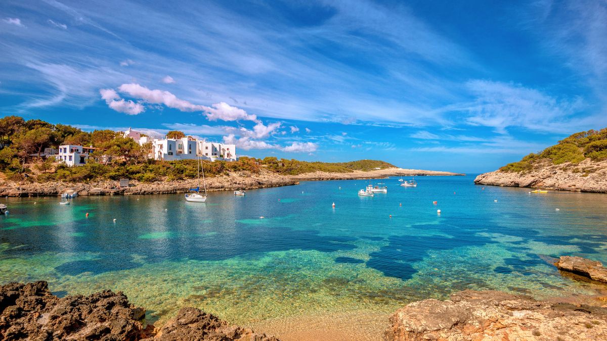 Una pareja oferta el empleo de tu vida: vivir en una villa de lujo en Ibiza y cobrar 2.300 €