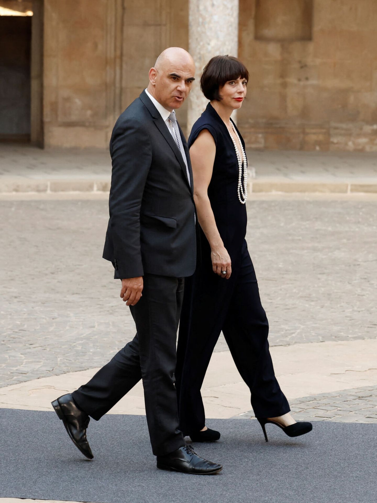 Alain Berset y Muriel Zeender Berset a su llegada a la Alhambra. (Reuters/Jon Nazca)