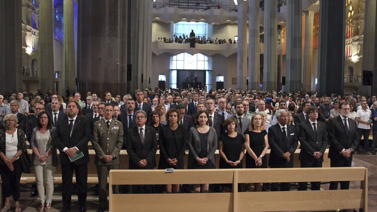 Foto: Misa en memoria a las víctimas de atentados, en la Sagrada Familia. (EFE)