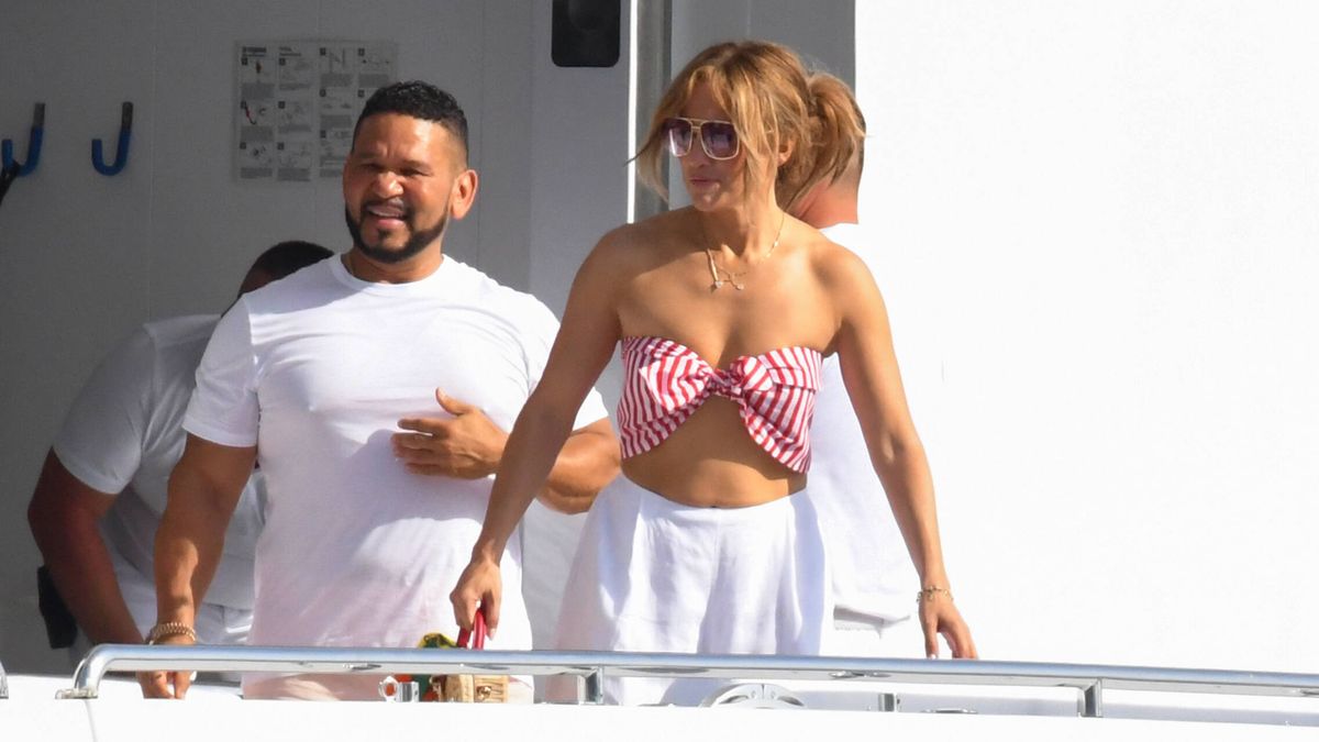 Ben Affleck y Jennifer Lopez, en yate con el look más cool para pasar el verano