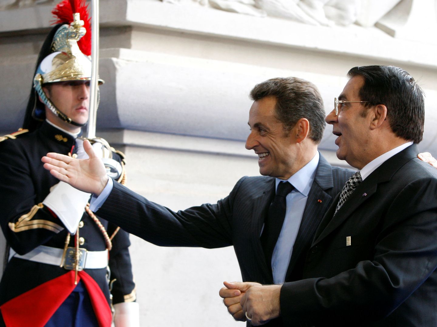 Zine El-Abidine Ben Ali junto al presidente francés Nicolas Sarkozy en 2008. (Reuters)