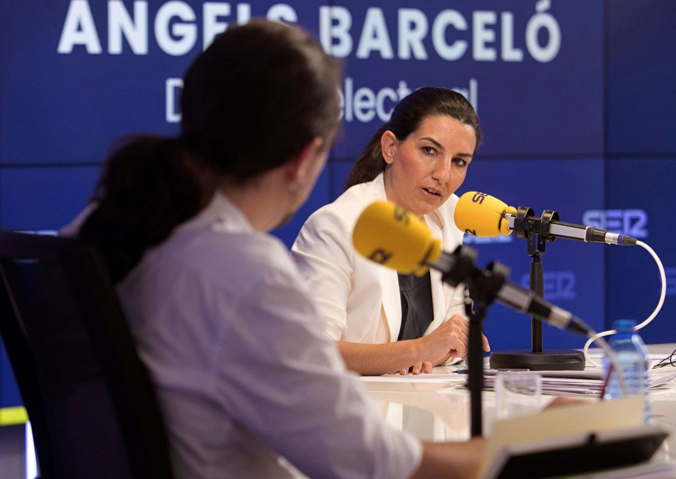 Los candidatos Rocío Monasterio y Pablo Iglesias, durante el debate de la Cadena SER. (EFE)