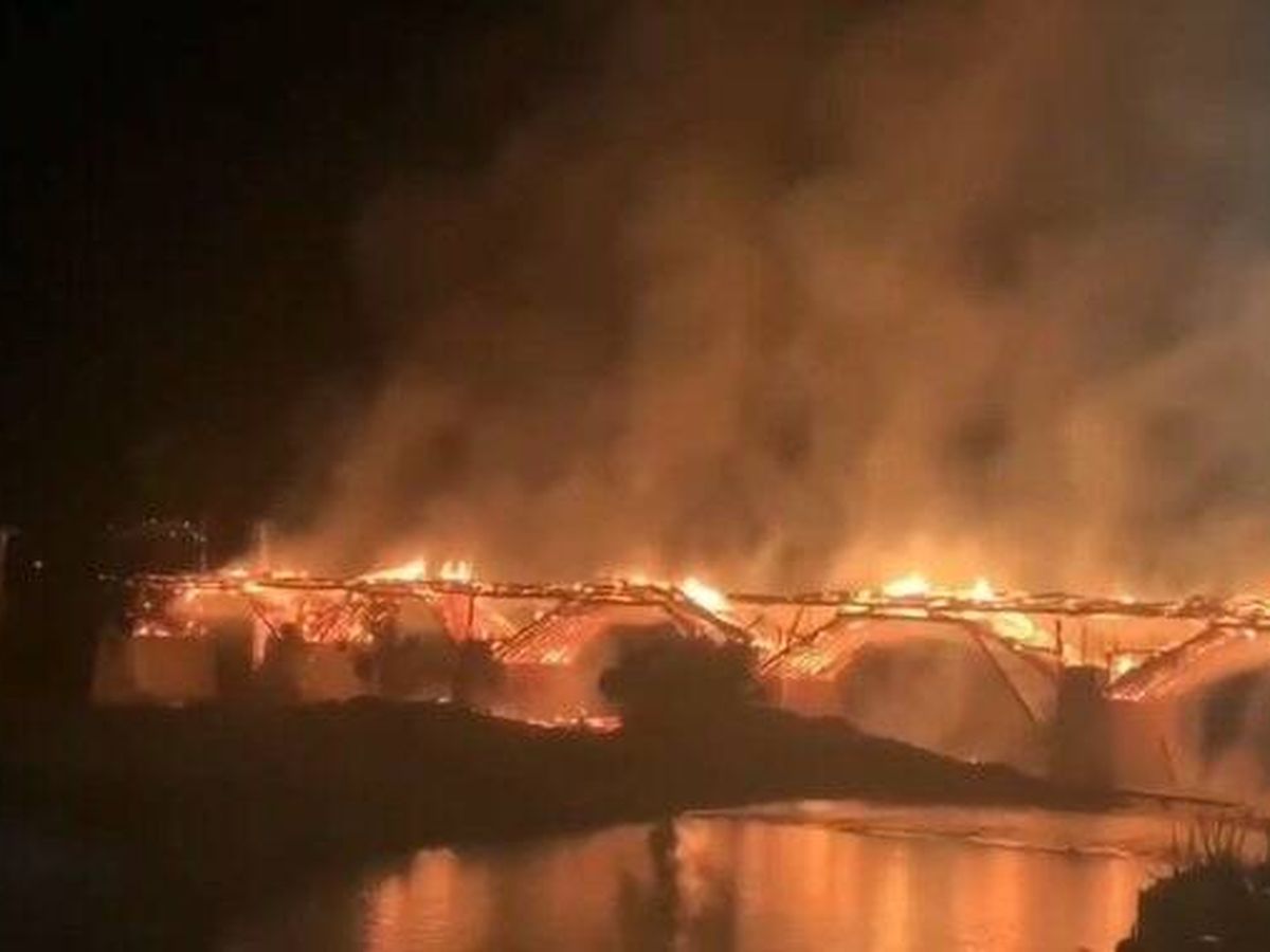 Foto: Incendio del puente Wan'an, en el condado de Pingnan (China). (Twitter/ Consulado de China en Belfast)